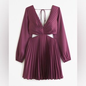 The A&F Giselle Pleated
Cutout Mini Dress